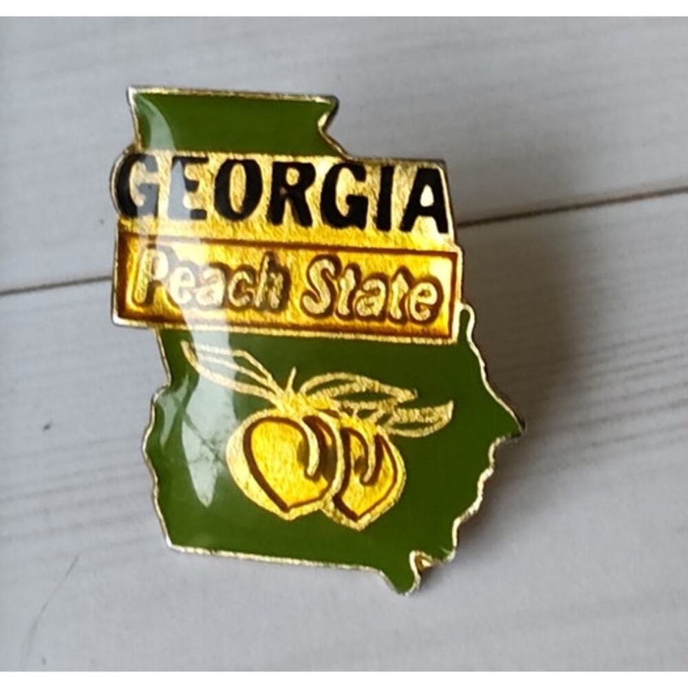Georgia Peach State Shaped Pin Souvenir Travel Hat Lapel Collectible